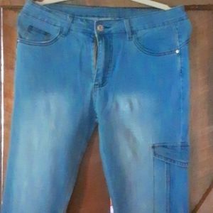 Stretchy, jeans with zipper on the ankle